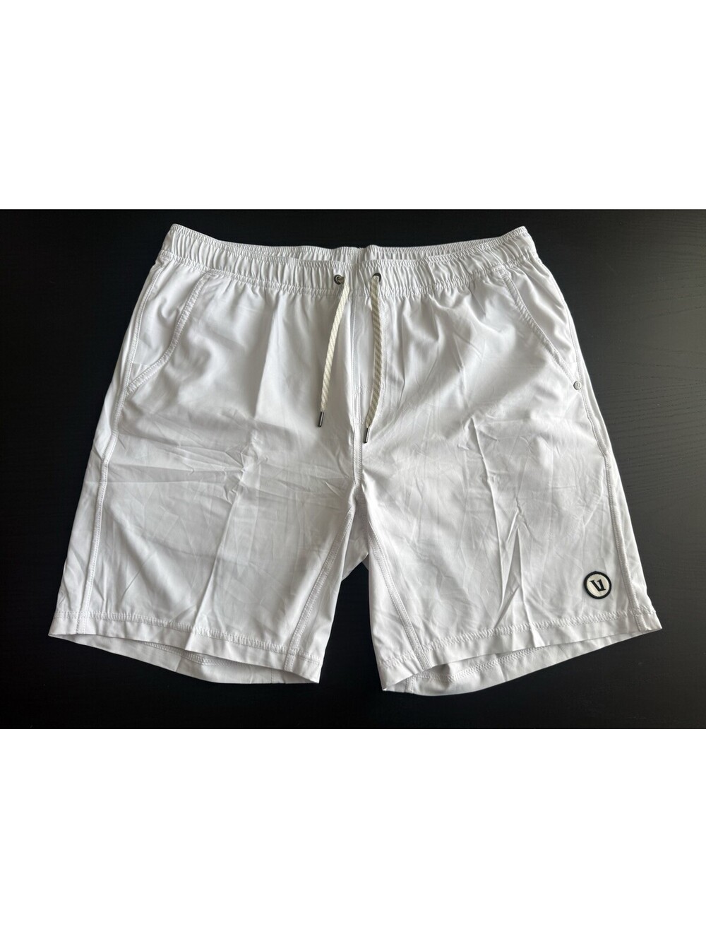 Vuori Kore Short Mens XL White Athletic Workout Gym Running 8” Shorts Liner V302